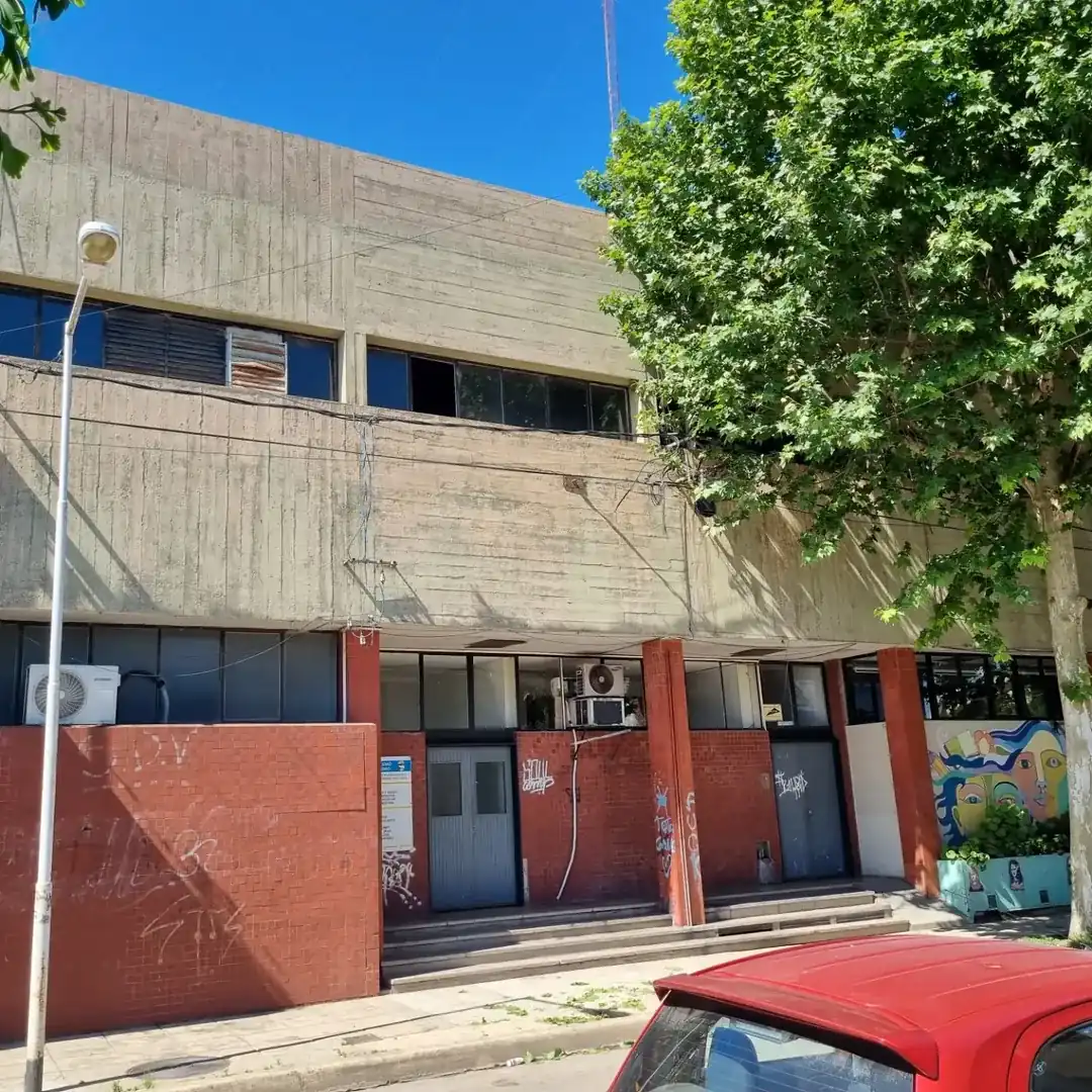 Frente de edificio después del hidrolavado