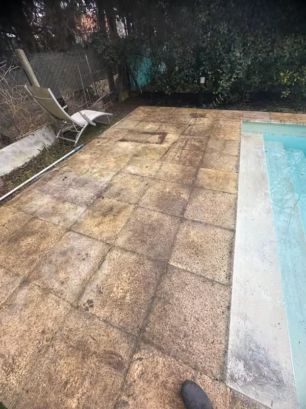 Fachada de casa antes del hidrolavado